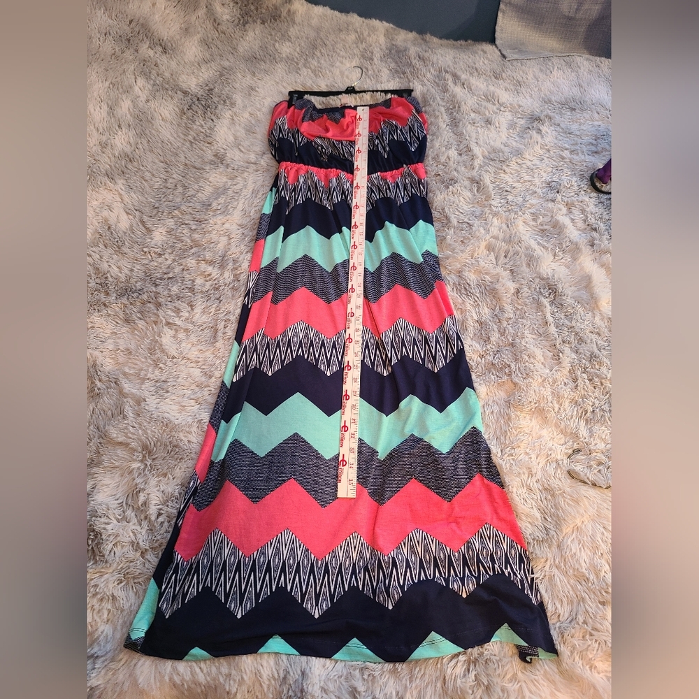 Chevron Patterned Maxi Dress - Picture 4 of 10